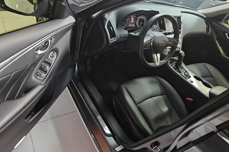 Used Infiniti Q50L 2018 2.0T Enjoyment Version China VI Standard Driver Seat