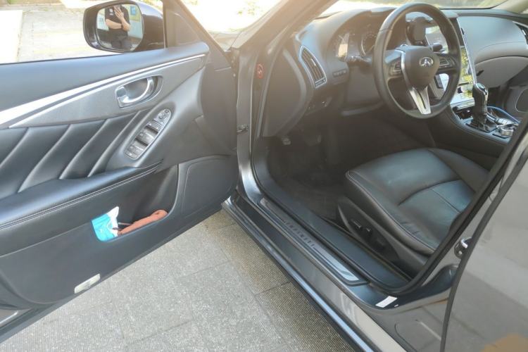 Used Infiniti Q50L 2018 2.0T Enjoyment Version China VI Standard Driver Seat