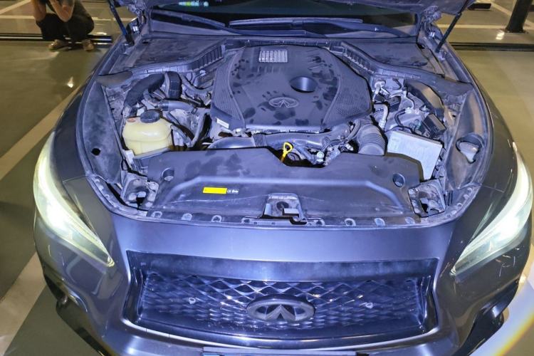 Used Infiniti Q50L 2018 2.0T Elite Sport Version China VI Standard Engine Bay