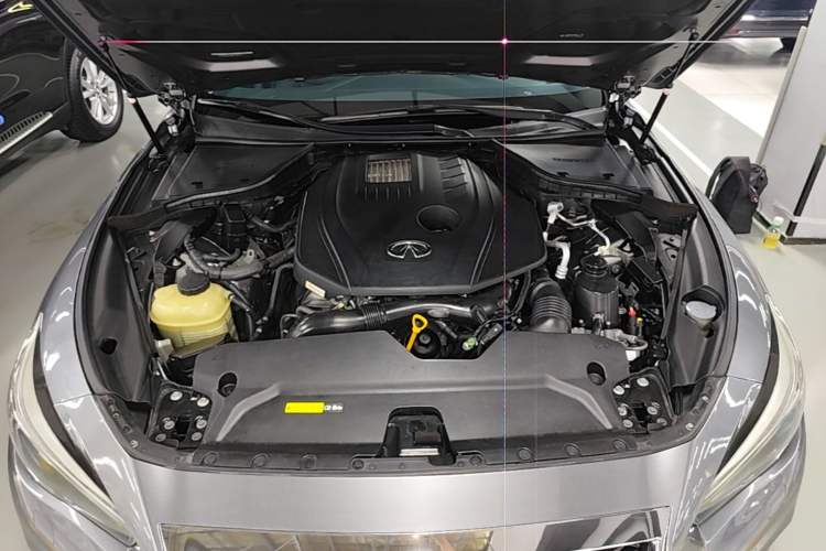 Used Infiniti Q50L 2018 2.0T Enjoyment Version China VI Standard Engine Bay