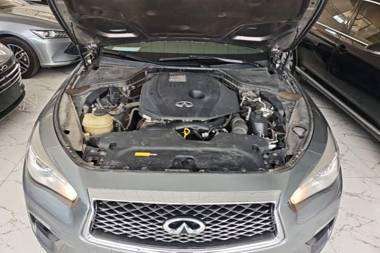 Used Infiniti Q50L 2018 2.0T Comfort Edition China VI Standard Engine Bay