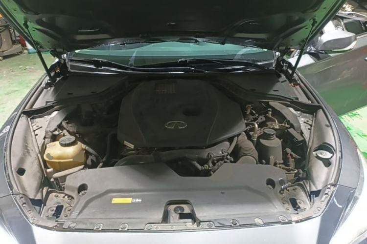 Used Infiniti Q50L 2018 2.0T Enjoyment Version China VI Standard Engine Bay