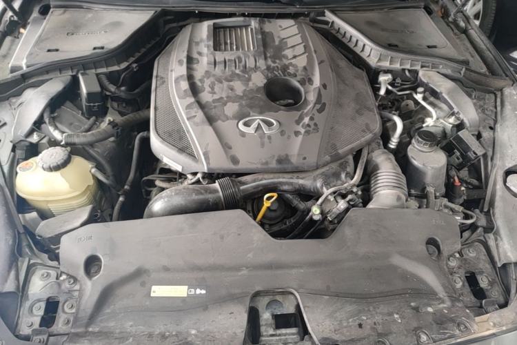Used Infiniti Q50L 2018 2.0T Enjoyment Version China VI Standard Engine Bay