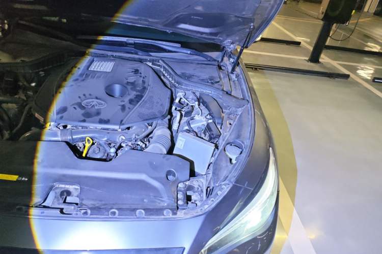 Used Infiniti Q50L 2018 2.0T Elite Sport Version China VI Standard Engine Bay Left