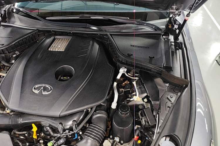 Used Infiniti Q50L 2018 2.0T Enjoyment Version China VI Standard Engine Bay Left