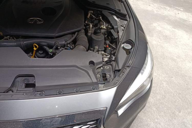 Used Infiniti Q50L 2018 2.0T Enjoyment Version China VI Standard Engine Bay Left