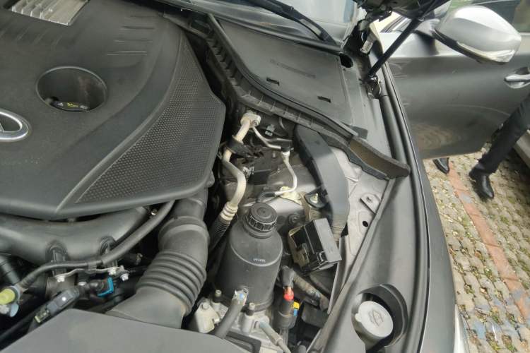 Used Infiniti Q50L 2018 2.0T Enjoyment Version China VI Standard Engine Bay Left