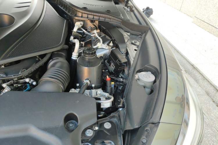 Used Infiniti Q50L 2018 2.0T Enjoyment Version China VI Standard Engine Bay Left