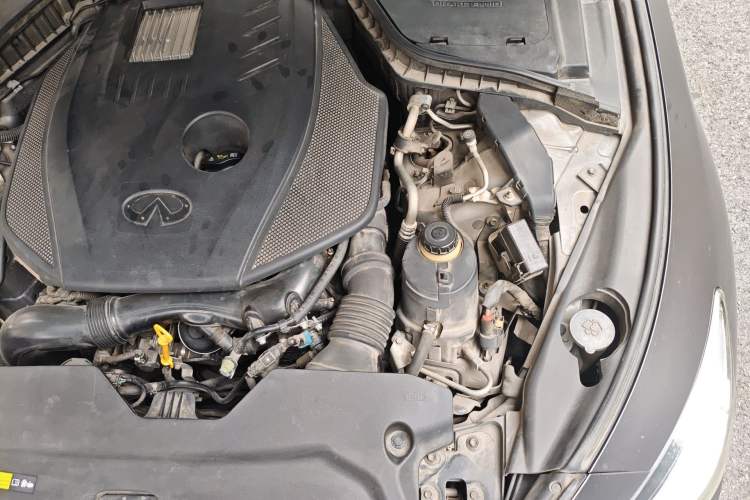 Used Infiniti Q50L 2018 2.0T Enjoyment Version China V Standard Engine Bay Left