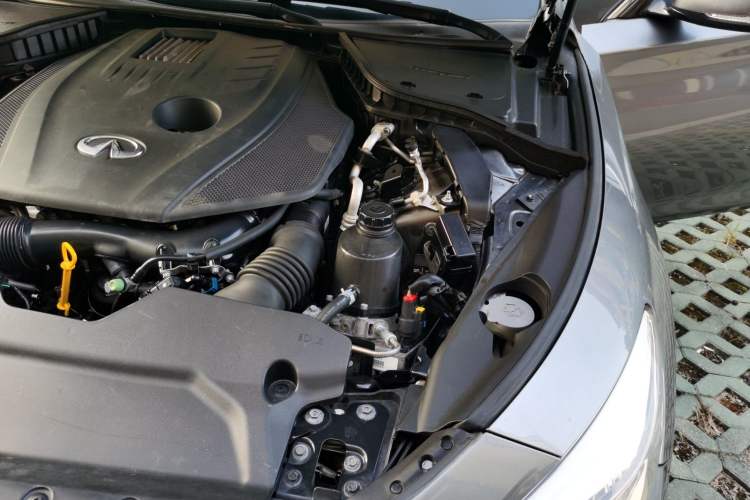 Used Infiniti Q50L 2018 2.0T Comfort Edition China VI Standard Engine Bay Left