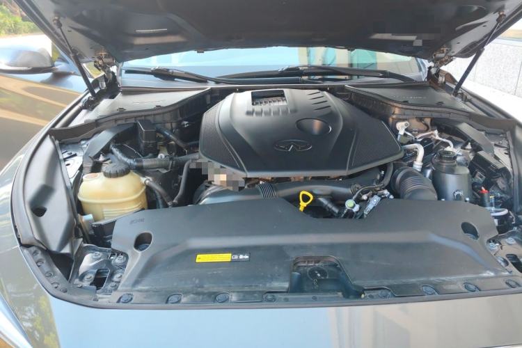Used Infiniti Q50L 2018 2.0T Enjoyment Version China VI Standard Engine Bay