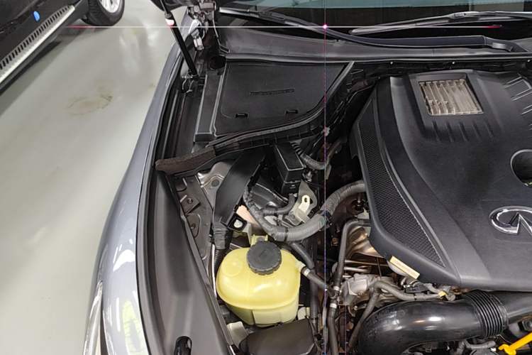 Used Infiniti Q50L 2018 2.0T Enjoyment Version China VI Standard Engine Bay Right