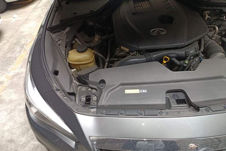 Used Infiniti Q50L 2018 2.0T Enjoyment Version China VI Standard Engine Bay Right