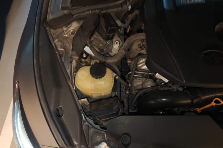 Used Infiniti Q50L 2018 2.0T Enjoyment Version China V Standard Engine Bay Right