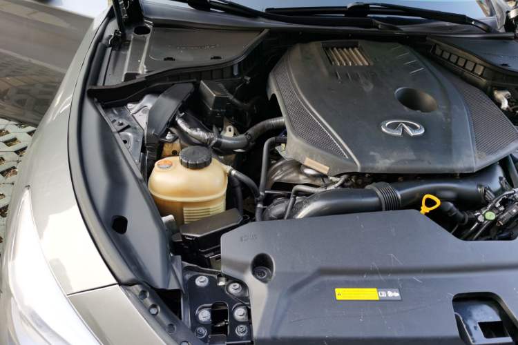 Used Infiniti Q50L 2018 2.0T Comfort Edition China VI Standard Engine Bay Right