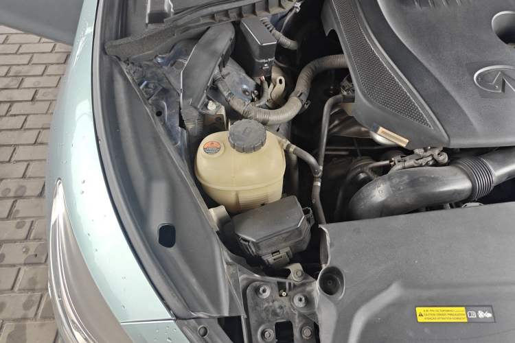 Used Infiniti Q50L 2018 2.0T Comfort Edition China V Standard Engine Bay Right
