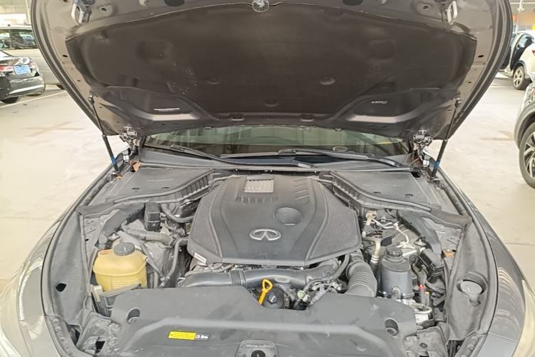 Used Infiniti Q50L 2018 2.0T Comfort Edition China VI Standard Engine Bay