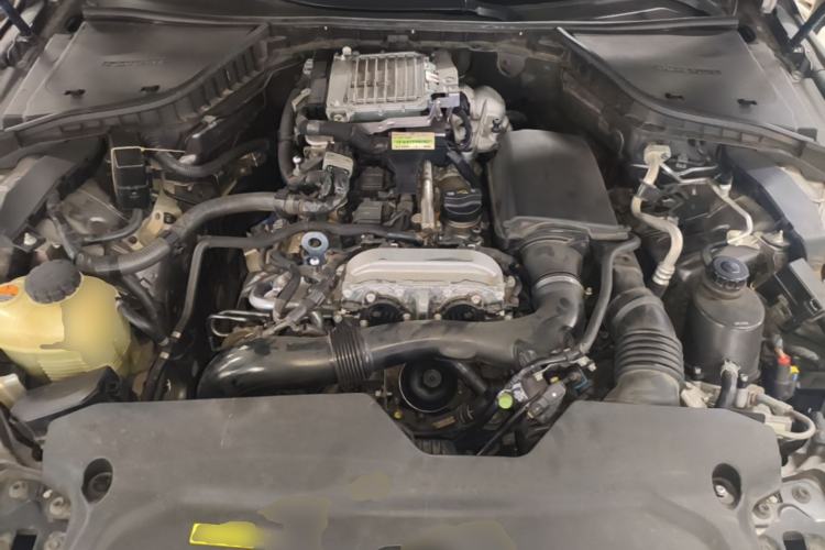 Used Infiniti Q50L 2018 2.0T Enjoyment Version China VI Standard Engine Bay