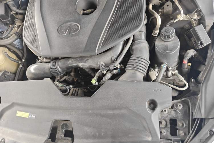 Used Infiniti Q50L 2018 2.0T Comfort Edition China V Standard Engine Bay