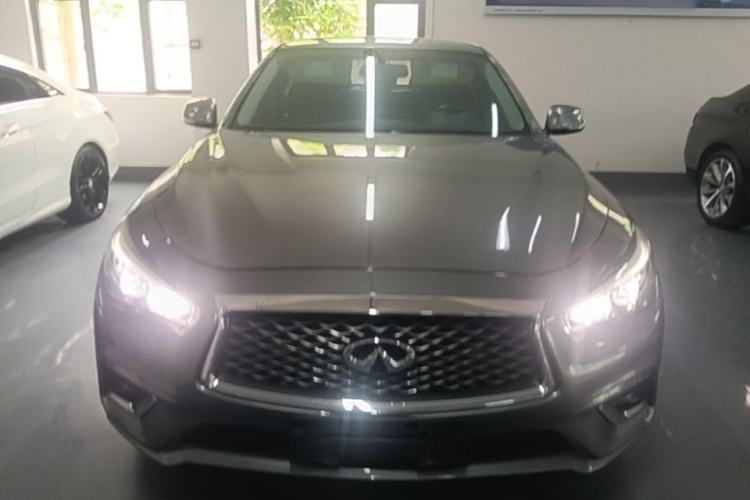 Used Infiniti Q50L 2018 2.0T Enjoyment Version China VI Standard Front