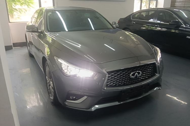 Used Infiniti Q50L 2018 2.0T Enjoyment Version China VI Standard Front Right 45 Deg