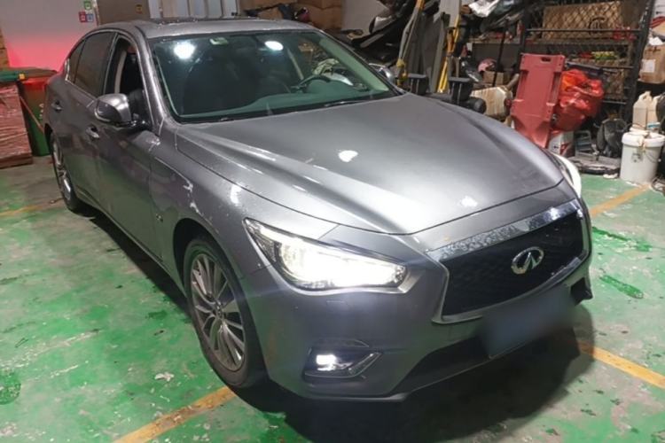 Used Infiniti Q50L 2018 2.0T Enjoyment Version China VI Standard Front Right 45 Deg