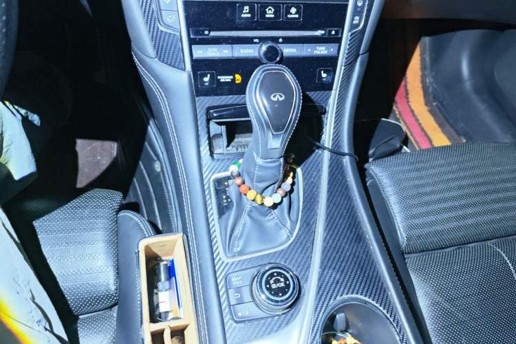Used Infiniti Q50L 2018 2.0T Elite Sport Version China VI Standard Gear Lever