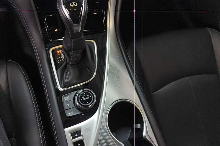 Used Infiniti Q50L 2018 2.0T Enjoyment Version China VI Standard Gear Lever