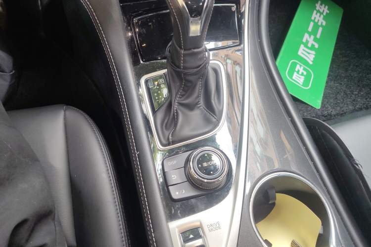 Used Infiniti Q50L 2018 2.0T Comfort Edition China VI Standard Gear Lever