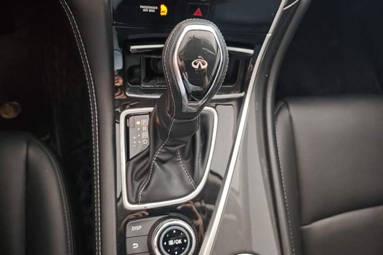 Used Infiniti Q50L 2018 2.0T Comfort Edition China VI Standard Gear Lever