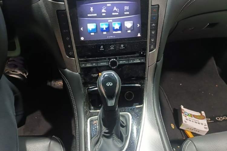 Used Infiniti Q50L 2018 2.0T Enjoyment Version China VI Standard Gear Lever