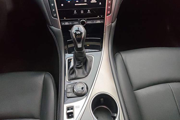 Used Infiniti Q50L 2018 2.0T Enjoyment Edition China V standard Gear Lever