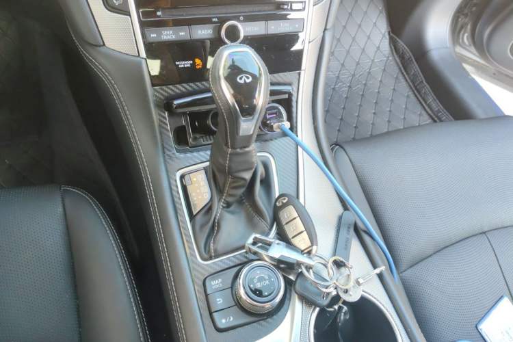 Used Infiniti Q50L 2018 2.0T Enjoyment Version China VI Standard Gear Lever