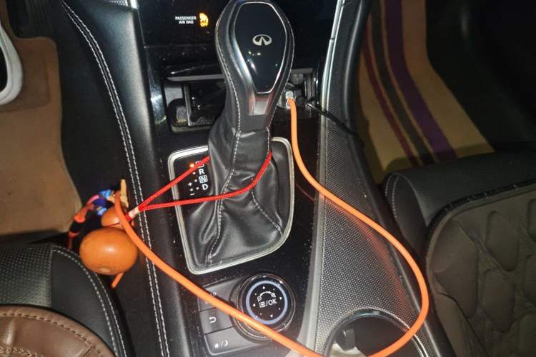Used Infiniti Q50L 2018 2.0T Enjoyment Version China V Standard Gear Lever