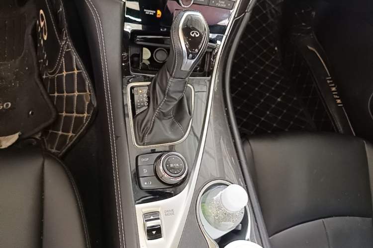 Used Infiniti Q50L 2018 2.0T Comfort Edition China VI Standard Gear Lever