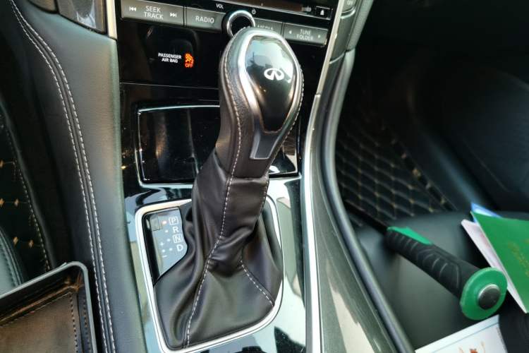 Used Infiniti Q50L 2018 2.0T Comfort Edition China VI Standard Gear Lever