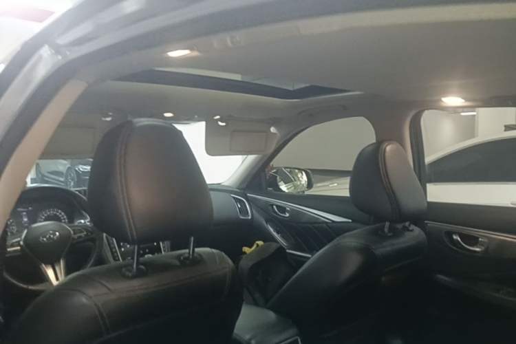 Used Infiniti Q50L 2018 2.0T Enjoyment Version China VI Standard Headliner