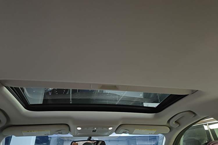 Used Infiniti Q50L 2018 2.0T Enjoyment Version China VI Standard Headliner