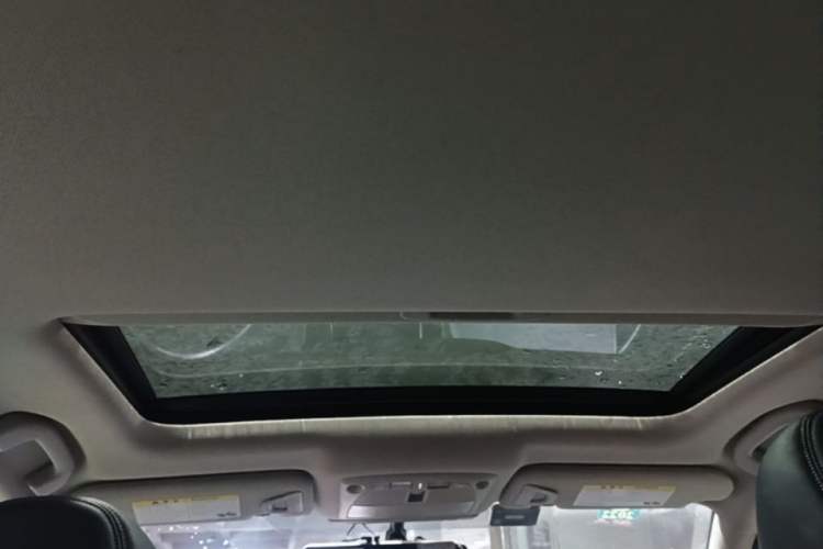 Used Infiniti Q50L 2018 2.0T Enjoyment Version China VI Standard Headliner