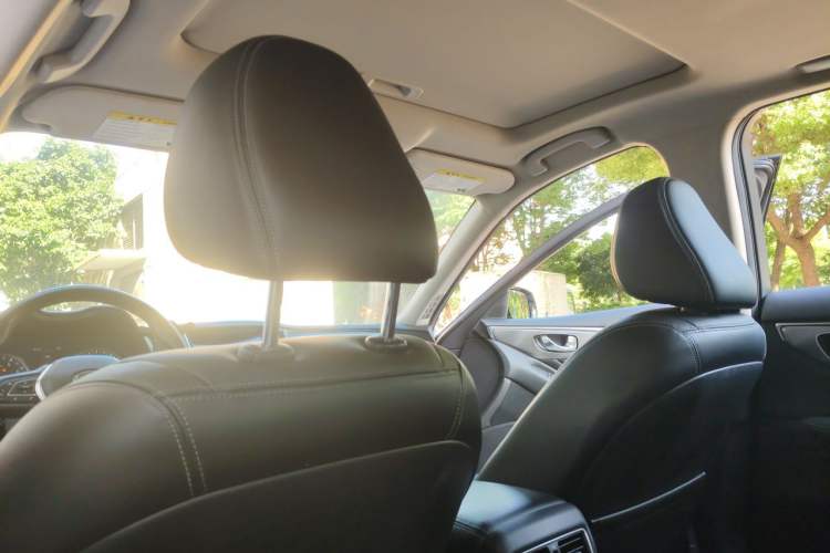 Used Infiniti Q50L 2018 2.0T Enjoyment Version China VI Standard Headliner
