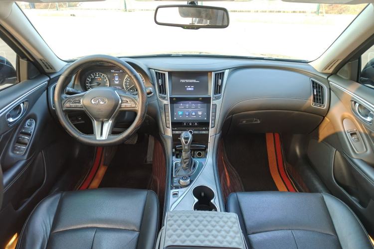 Used Infiniti Q50L 2018 2.0T Enjoyment Version China VI Standard Interior 1