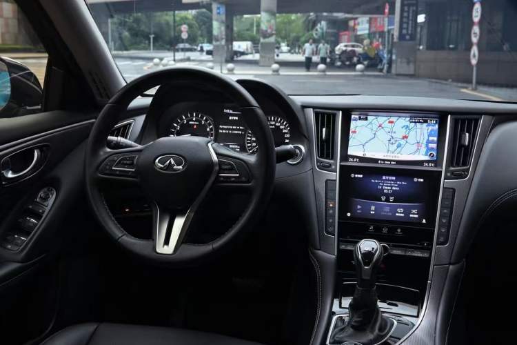 Used Infiniti Q50L 2018 2.0T Enjoyment Version China VI Standard Interior 2