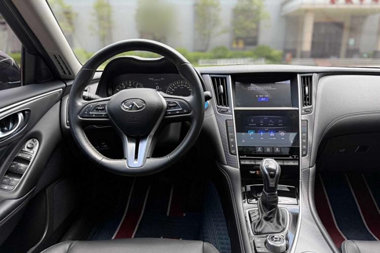 Used Infiniti Q50L 2018 2.0T Enjoyment Version China VI Standard Interior 2