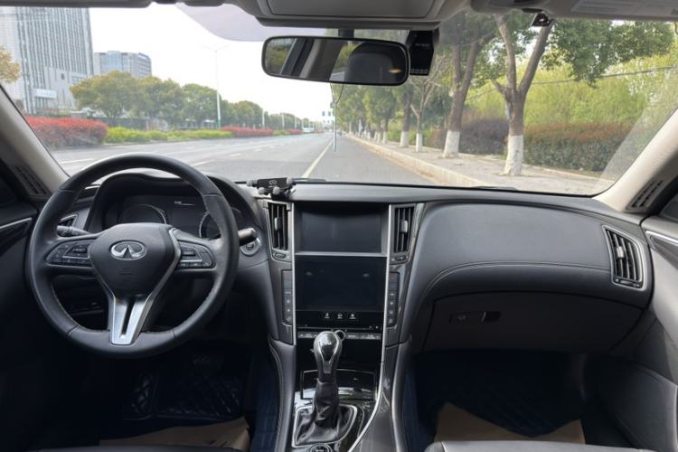 Used Infiniti Q50L 2018 2.0T Comfort Edition China VI Standard Interior 2
