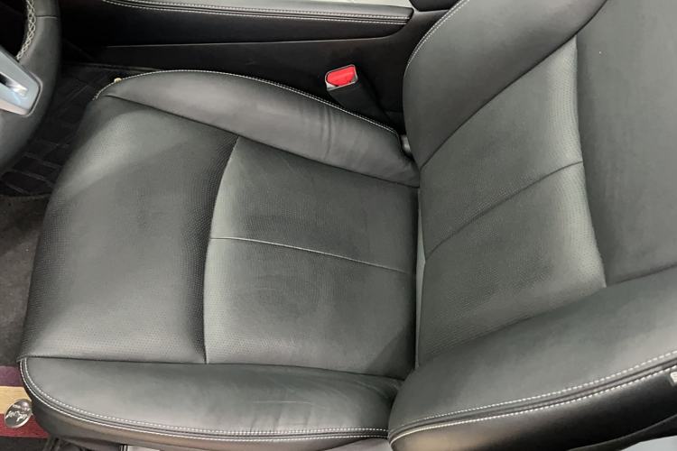 Used Infiniti Q50L 2018 2.0T Enjoyment Version China VI Standard Interior 3