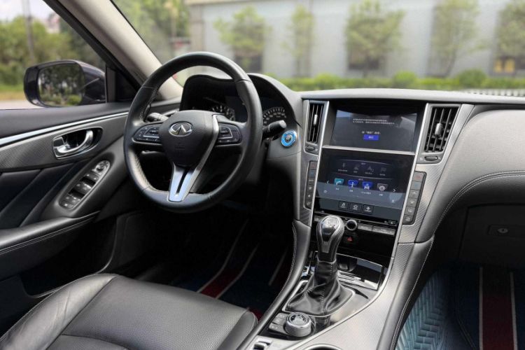 Used Infiniti Q50L 2018 2.0T Enjoyment Version China VI Standard Interior 3
