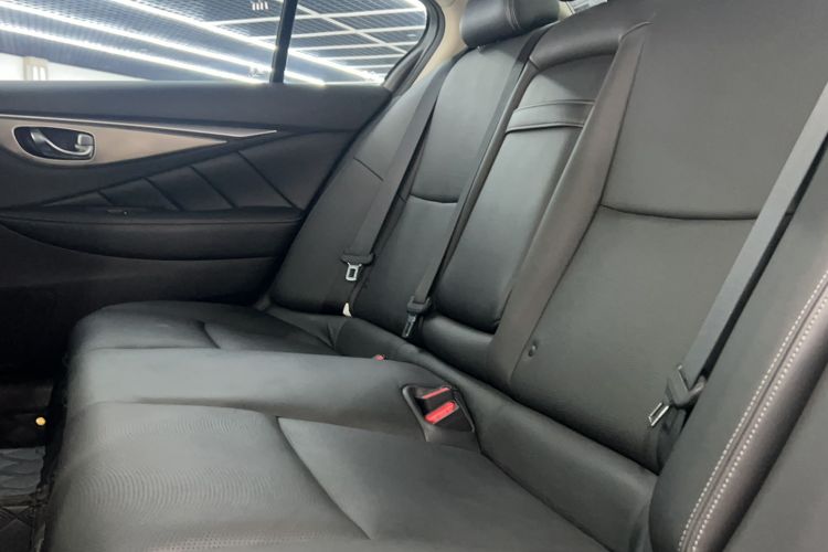 Used Infiniti Q50L 2018 2.0T Enjoyment Version China VI Standard Interior 4