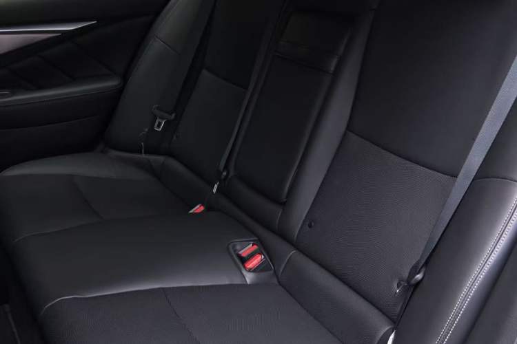 Used Infiniti Q50L 2018 2.0T Enjoyment Version China VI Standard Interior 4