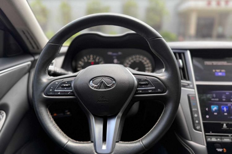 Used Infiniti Q50L 2018 2.0T Enjoyment Version China VI Standard Interior 4