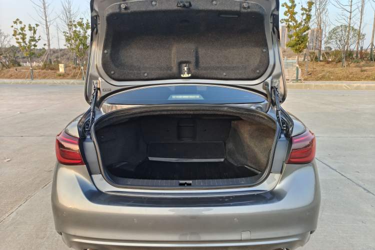 Used Infiniti Q50L 2018 2.0T Enjoyment Version China VI Standard Interior 5
